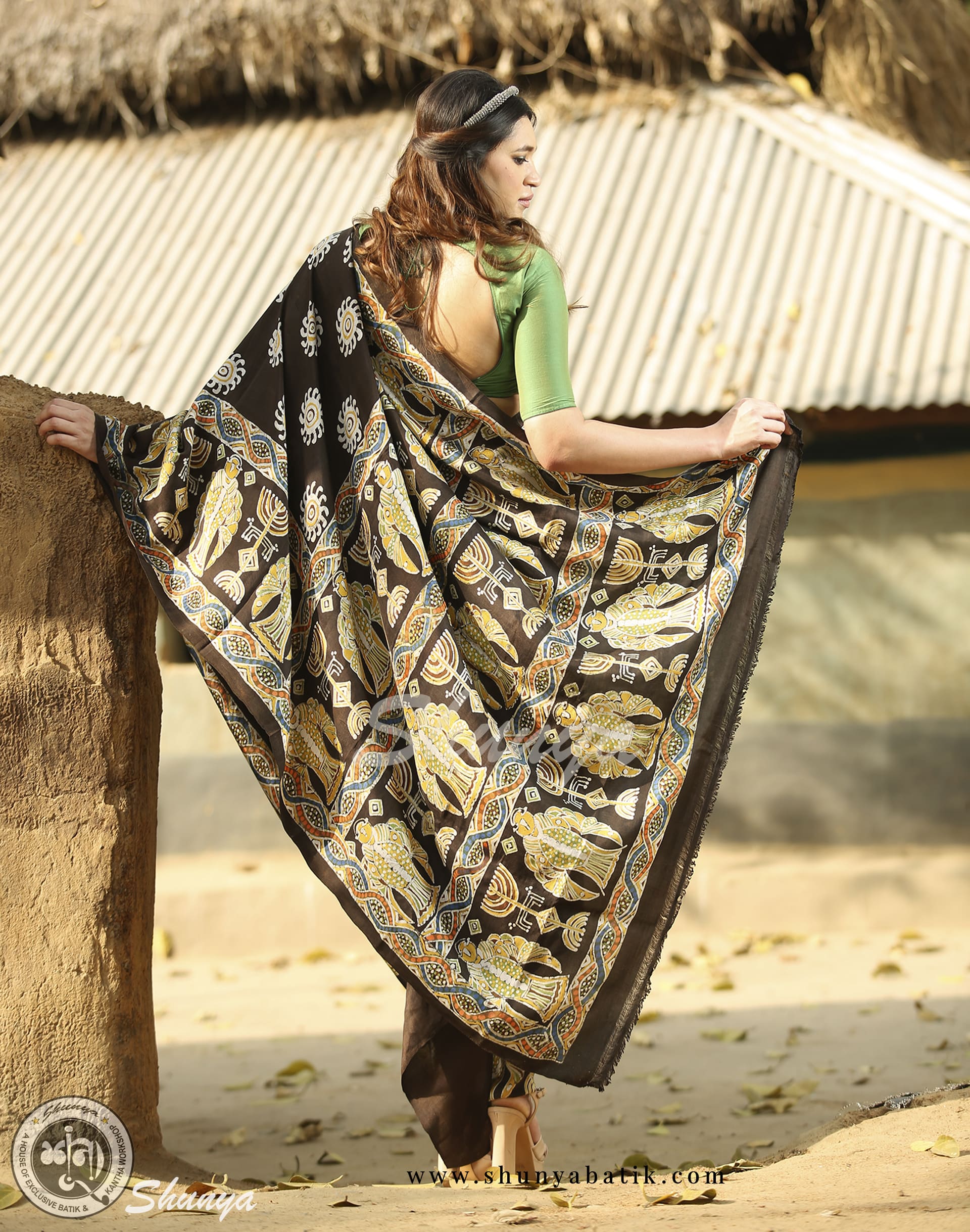 Shunya Batik Famous Batik Organization In India Batik Saree Batik Fashion Designer Batik